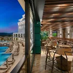 Premium Luxury At Grand Sapphire & Casino With Pool Access