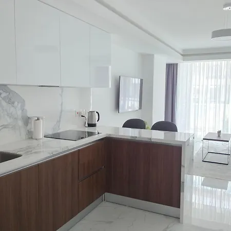 Premium Luxury At Grand Sapphire & Casino With Pool Access *